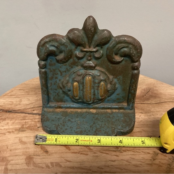 🟢 Vintage Cast Iron Fleur - De - Lis Bookend / Shelf Decor / Paperweight - Heavy - Picture 9 of 13